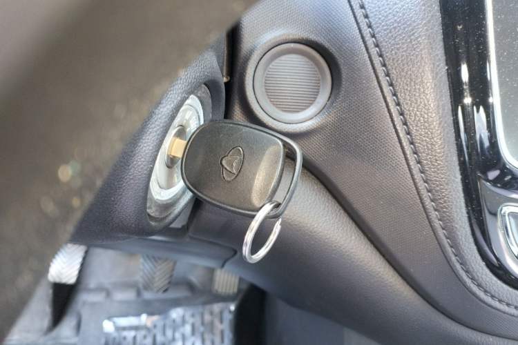 Used CHANGAN OSHAN A800 2019 1.6L Manual Comfort Model China V Standard Interior 1