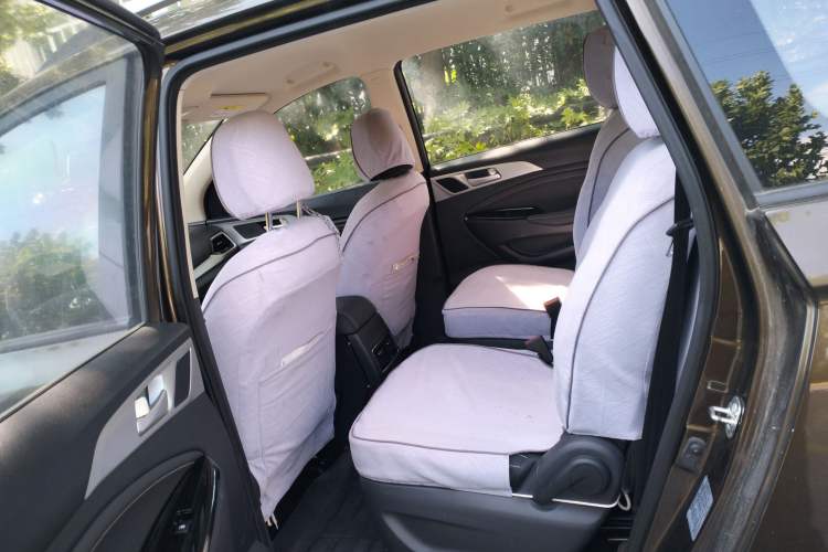 Used CHANGAN OSHAN A800 2019 1.6L Manual Comfort Model China V Standard Interior 4