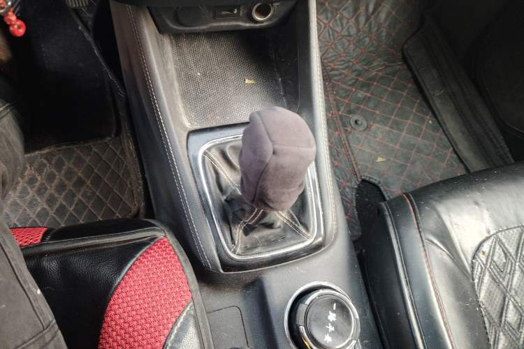 Used CHANGAN OSHAN A800 2019 1.6L Manual Comfort Model China V Standard Gear Lever