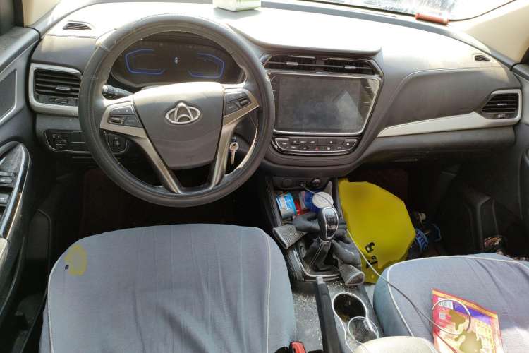 Used CHANGAN OSHAN A800 2019 1.6L Manual Comfort Model China V Standard Center Console