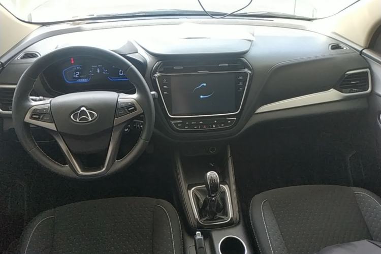 Used CHANGAN OSHAN A800 2019 1.6L Manual Comfort Model China VI Standard Center Console