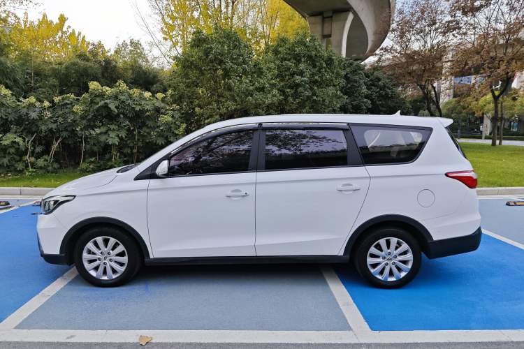 Used CHANGAN OSHAN A800 2019 1.6L Manual Comfort Model China VI Standard Exterior 3