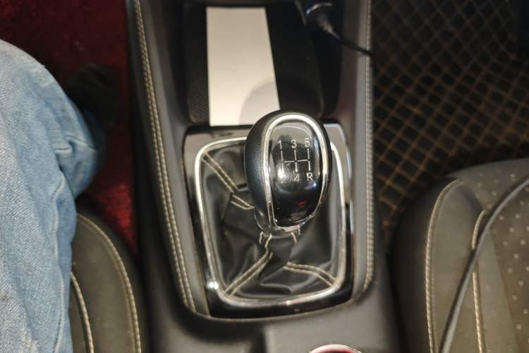 Used CHANGAN OSHAN A800 2019 1.6L Manual Comfort Model China VI Standard Gear Lever