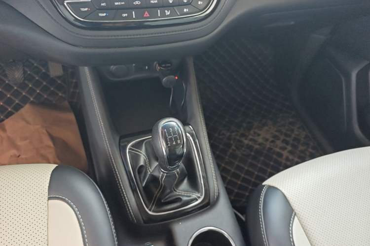 Used CHANGAN OSHAN A800 2019 1.6L Manual Luxury Model China VI Standard Gear Lever