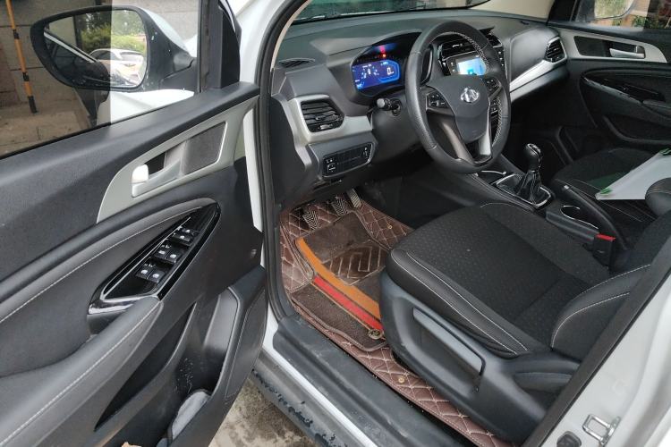 Used CHANGAN OSHAN A800 2019 1.6L Manual Comfort Model China V Standard Interior 3
