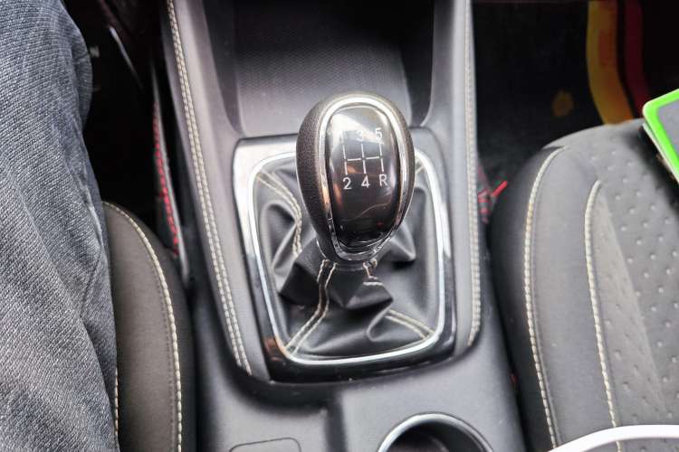 Used CHANGAN OSHAN A800 2019 1.6L Manual Comfort Model China VI Standard Interior 5