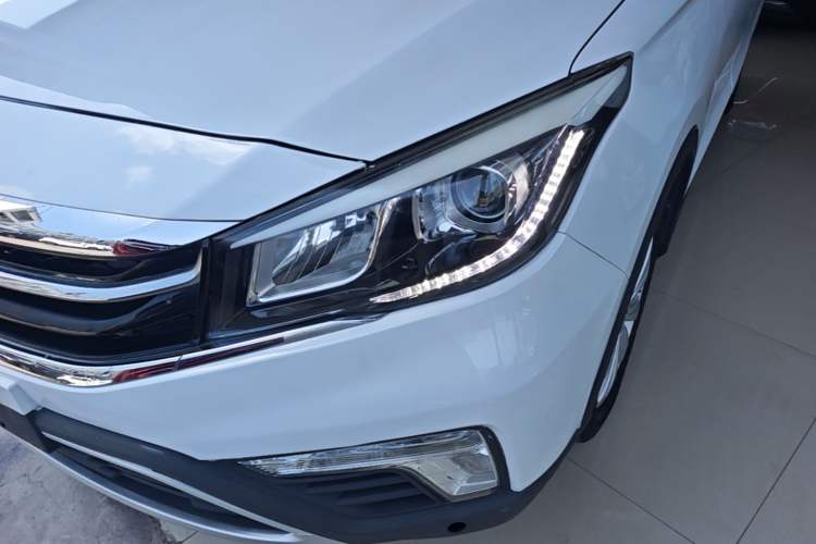 Used CHANGAN OSHAN A800 2019 1.6L Manual Luxury Model China VI Standard Left Front Headlight