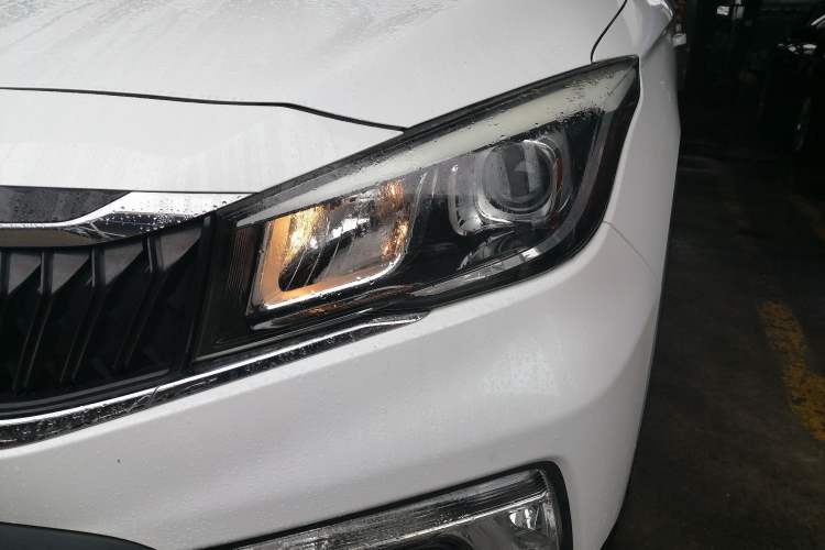 Used CHANGAN OSHAN A800 2019 1.6L Manual Comfort Model China VI Standard Left Front Headlight