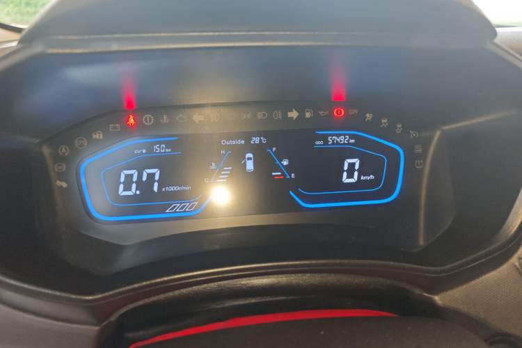 Used CHANGAN OSHAN A800 2019 1.6L Manual Comfort Model China VI Standard Odometer Close Up