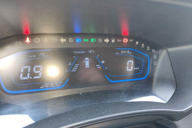 Used CHANGAN OSHAN A800 2019 1.6L Manual Comfort Model China V Standard Odometer Close Up