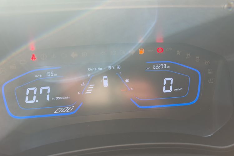 Used CHANGAN OSHAN A800 2019 1.6L Manual Comfort Model China VI Standard Odometer Close Up