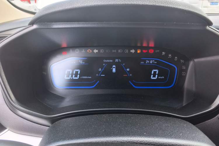 Used CHANGAN OSHAN A800 2019 1.6L Manual Comfort Model China V Standard Odometer Close Up