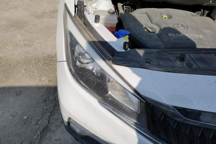 Used CHANGAN OSHAN A800 2019 1.6L Manual Comfort Model China V Standard Right Front Headlight
