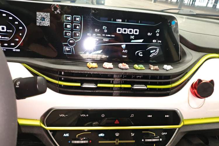 Used CHANGAN OSHAN Benni E-Star 2020 Heart Edition Lithium Iron Phosphate (31.18 kWh) Audio And AC Panel