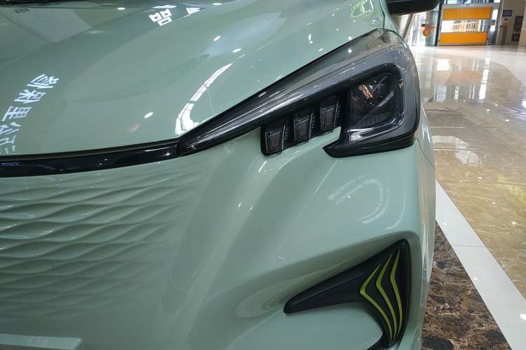 Used CHANGAN OSHAN Benni E-Star 2020 Heart Edition Lithium Iron Phosphate (31.18 kWh) Left Front Headlight