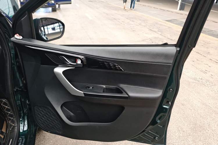 Used CHANGAN OSHAN Benni E-Star 2020 Heart Edition Lithium Iron Phosphate (31.18 kWh) Right Front Door Interior