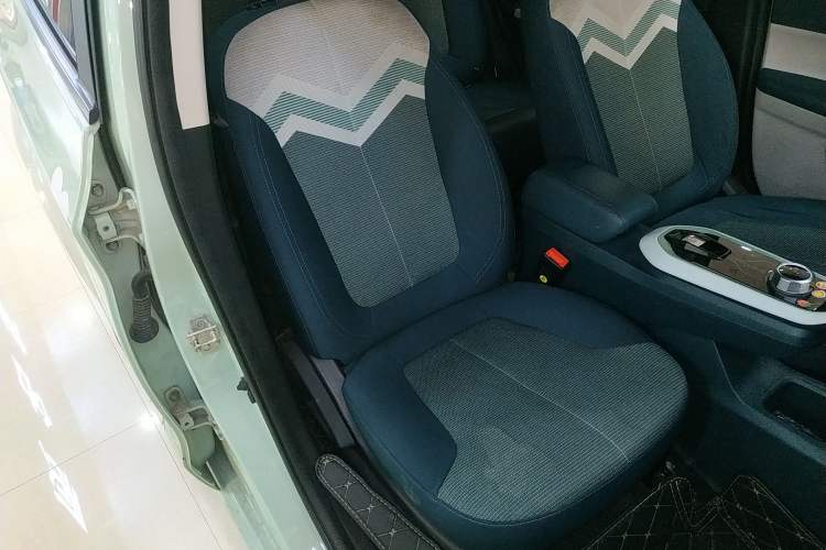Used CHANGAN OSHAN Benni E-Star 2020 Heart Edition Lithium Iron Phosphate (31.18 kWh) Right Front Seat