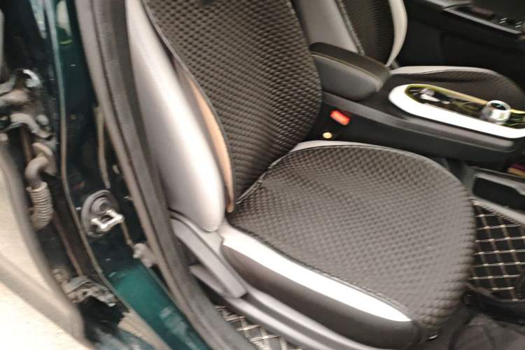 Used CHANGAN OSHAN Benni E-Star 2020 Heart Edition Lithium Iron Phosphate (31.18 kWh) Right Front Seat