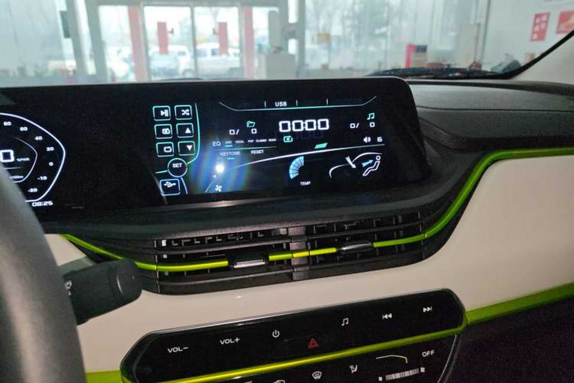Used CHANGAN OSHAN Benni E-Star 2020 Heart Edition Lithium Iron Phosphate (31.18 kWh) Audio And AC Panel