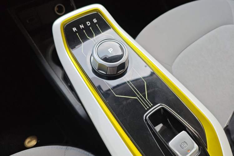 Used CHANGAN OSHAN Benni E-Star 2020 Heart Edition Lithium Iron Phosphate (31.95 kWh) Gear Lever