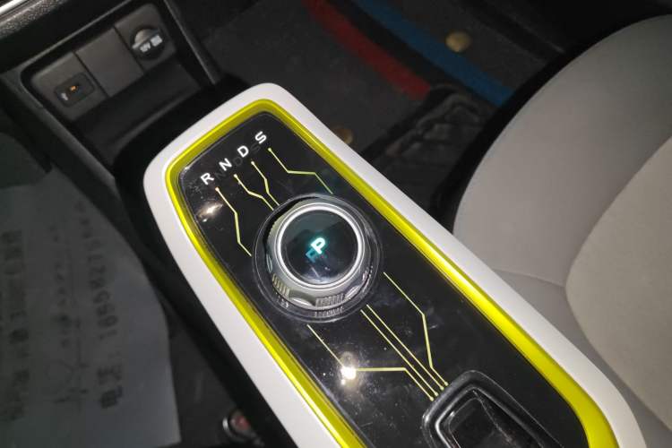 Used CHANGAN OSHAN Benni E-Star 2020 Heart Edition Lithium Iron Phosphate (31.18 kWh) Gear Lever