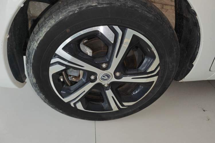 Used CHANGAN OSHAN Benni E-Star 2020 Heart Edition Lithium Iron Phosphate (31.18 kWh) Left Front Wheel Hub