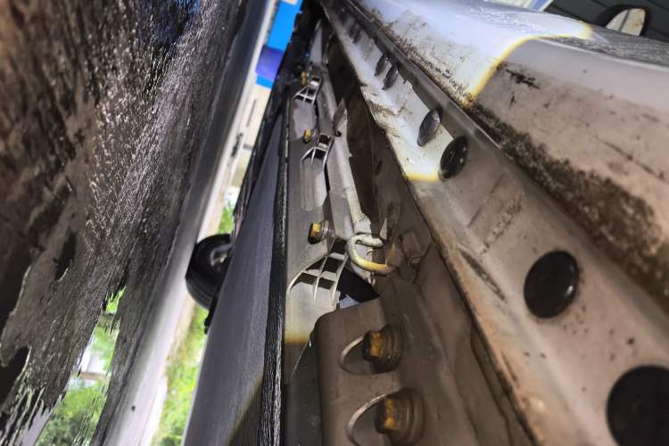 Used CHANGAN OSHAN Benni E-Star 2020 Heart Edition Lithium Iron Phosphate (31.95 kWh) Left Side Sill