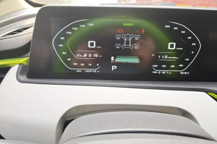 Used CHANGAN OSHAN Benni E-Star 2020 Heartbeat Edition NMC Lithium Odometer Close Up