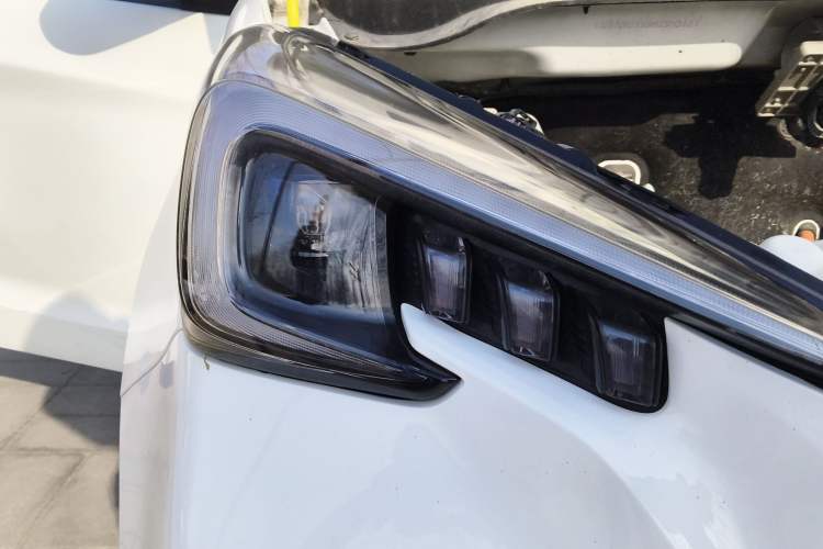 Used CHANGAN OSHAN Benni E-Star 2020 Heart Edition Lithium Iron Phosphate (31.18 kWh) Right Front Headlight