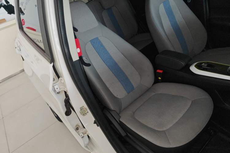 Used CHANGAN OSHAN Benni E-Star 2020 Heart Edition Lithium Iron Phosphate (31.18 kWh) Right Front Seat