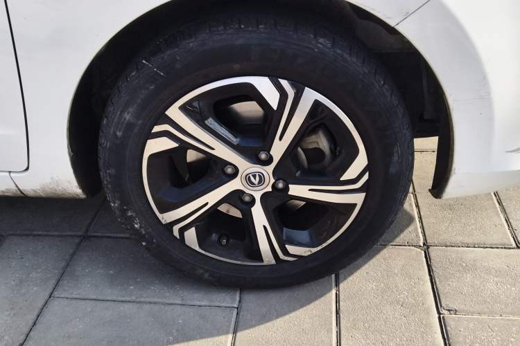Used CHANGAN OSHAN Benni E-Star 2020 Heart Edition Lithium Iron Phosphate (31.18 kWh) Right Front Wheel Hub