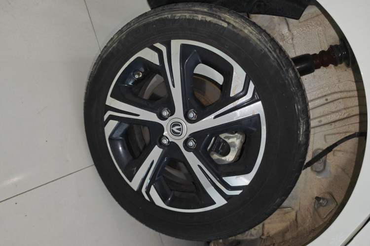 Used CHANGAN OSHAN Benni E-Star 2020 Heart Edition Lithium Iron Phosphate (31.18 kWh) Right Rear Wheel Hub
