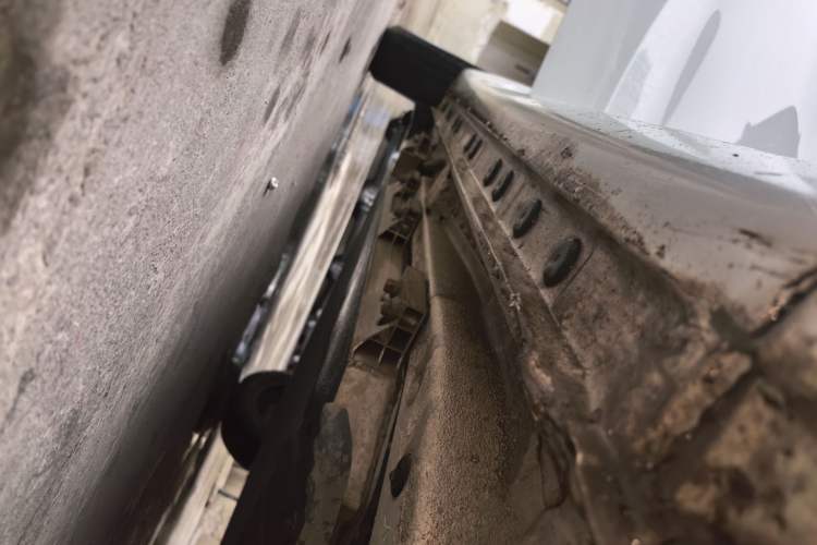 Used CHANGAN OSHAN Benni E-Star 2020 Heart Edition Lithium Iron Phosphate (31.95 kWh) Right Side Sill