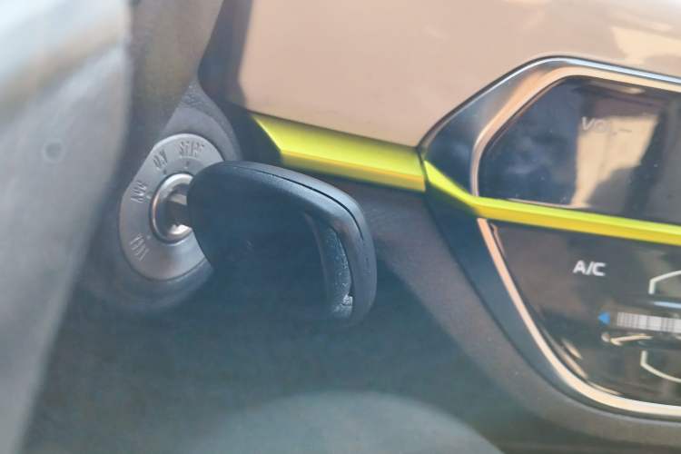 Used CHANGAN OSHAN Benni E-Star 2020 Heart Edition Lithium Iron Phosphate (31.18 kWh) Vehicle Key