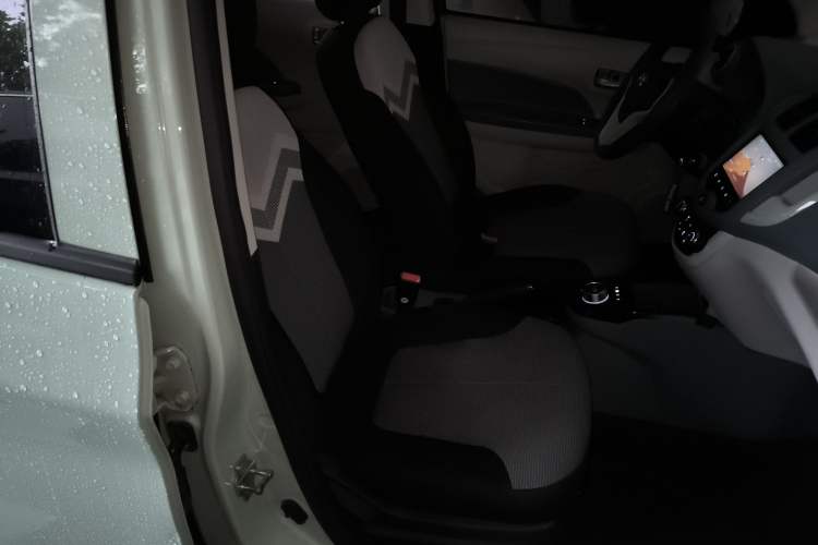 Used CHANGAN OSHAN Benni E-Star 2021 National Edition Colorful Version Lithium Iron Phosphate (31.86 kWh) Right Front Seat