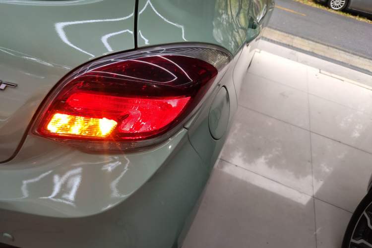 Used CHANGAN OSHAN Benni E-Star 2021 National Edition Colorful Version Lithium Iron Phosphate (31.86 kWh) Right Rear Taillight