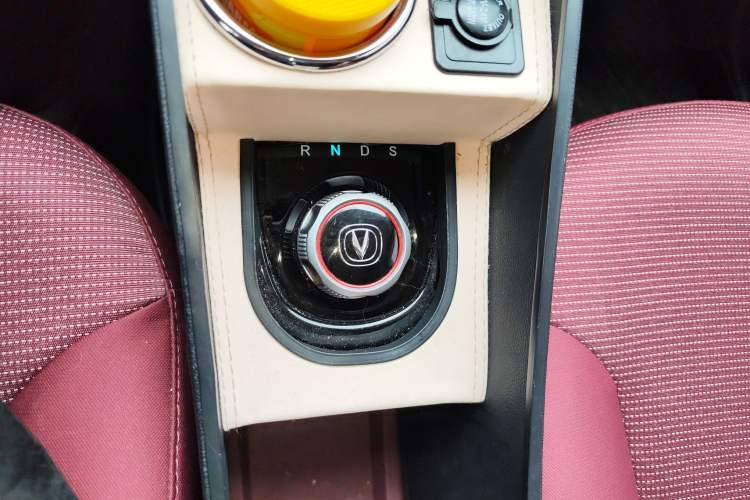 Used CHANGAN OSHAN Benni E-Star 2021 National Edition Colorful Version Lithium Iron Phosphate (31.86 kWh) Gear Lever