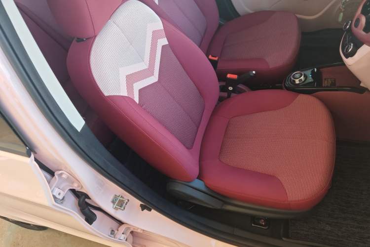 Used CHANGAN OSHAN Benni E-Star 2021 National Edition Colorful Version Lithium Iron Phosphate (31.86 kWh) Right Front Seat