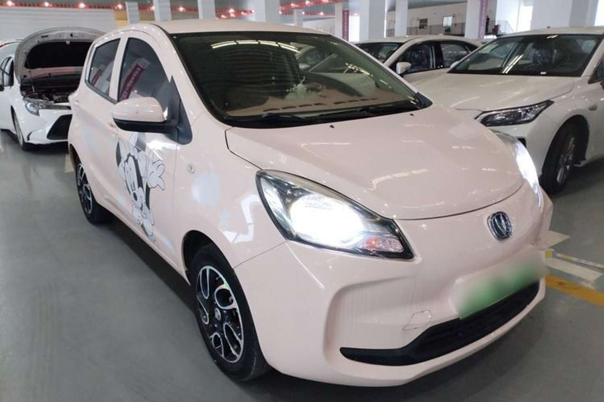 Used CHANGAN OSHAN Benni E-Star 2021 National Edition Colorful Version Lithium Iron Phosphate (31.95 kWh) Front Right 45 Deg