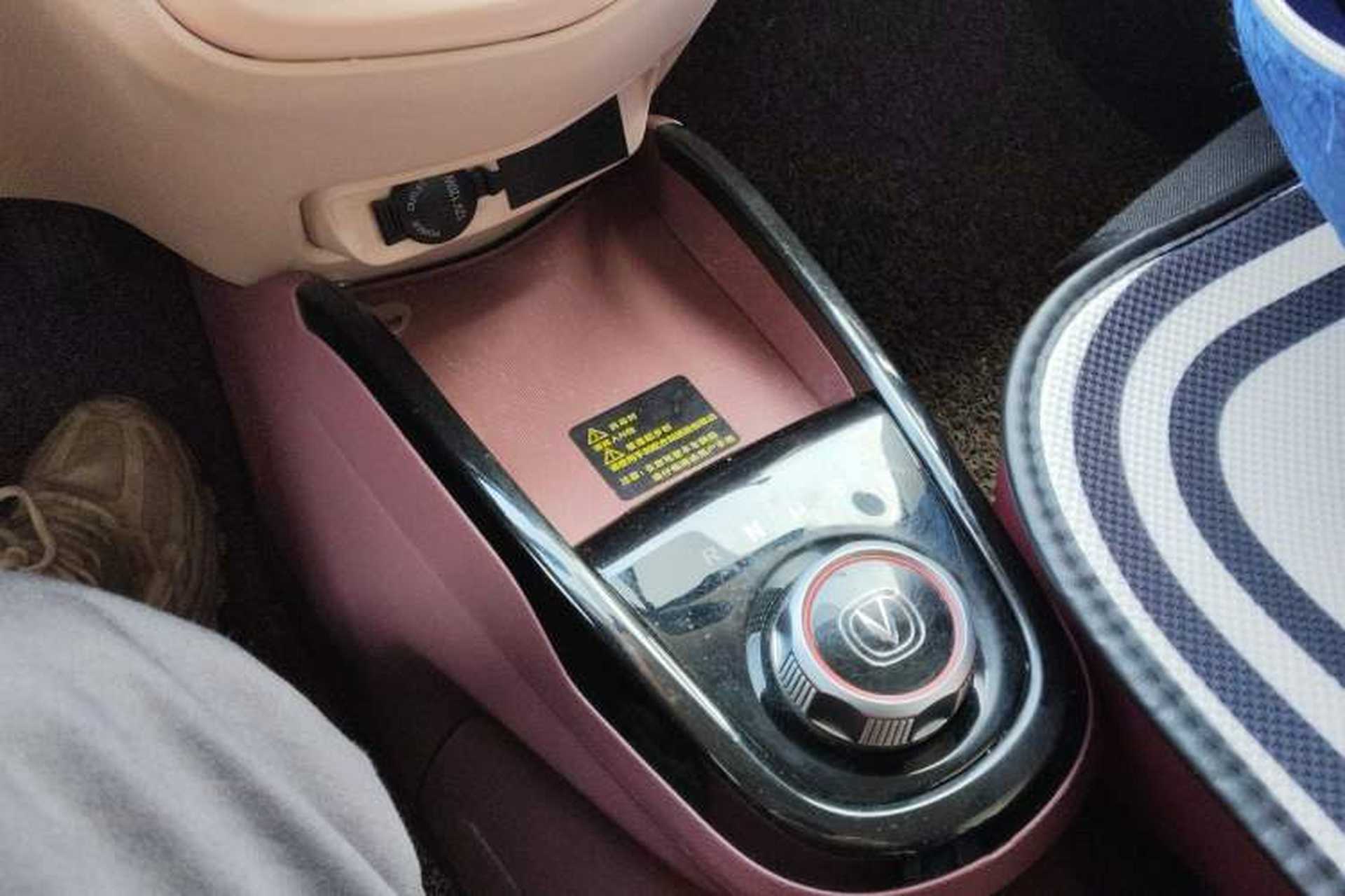 Used CHANGAN OSHAN Benni E-Star 2021 National Edition Colorful Version Lithium Iron Phosphate (31.86 kWh) Gear Lever