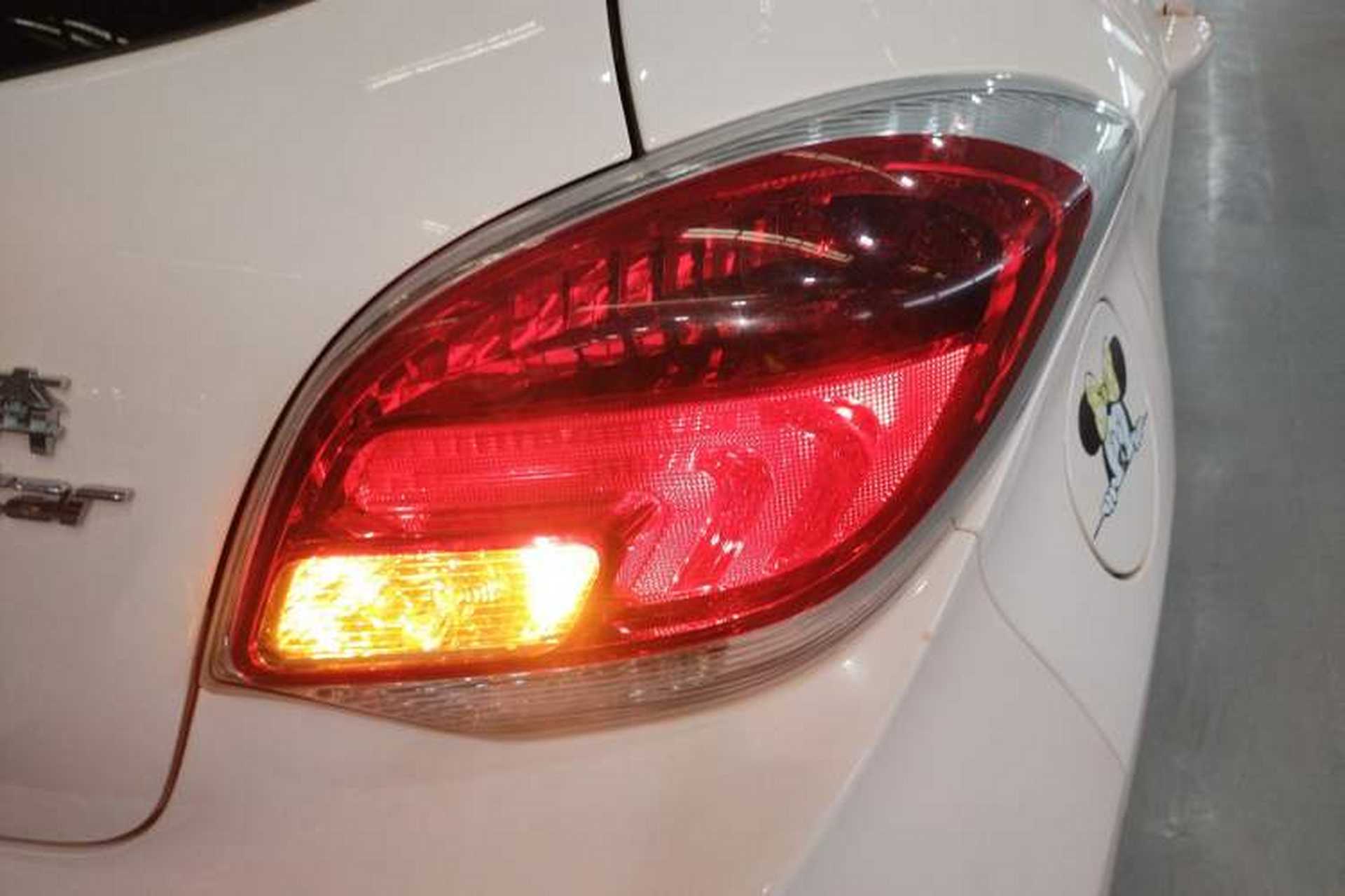Used CHANGAN OSHAN Benni E-Star 2021 National Edition Colorful Version Lithium Iron Phosphate (31.95 kWh) Right Rear Taillight