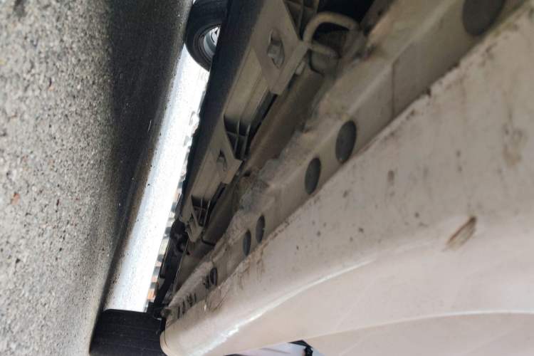 Used CHANGAN OSHAN Benni E-Star 2021 National Edition Colorful Version Lithium Iron Phosphate (31.86 kWh) Right Side Sill