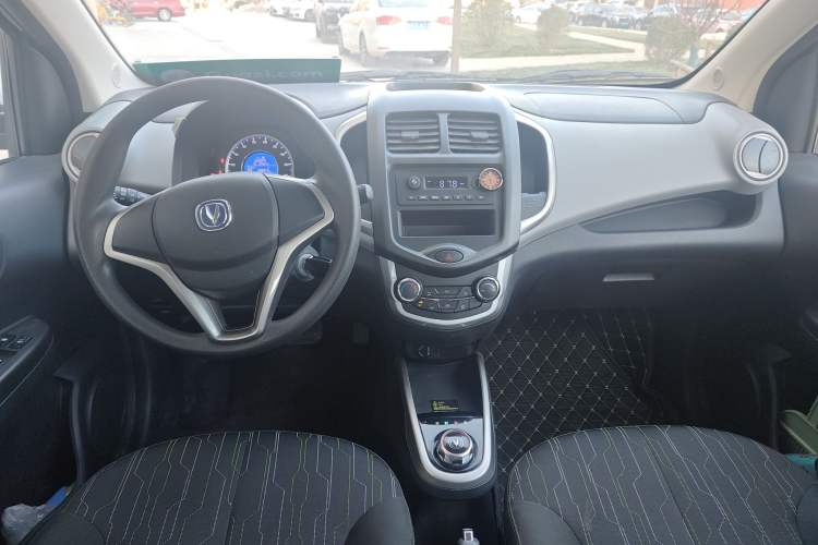 Used CHANGAN OSHAN Benni E-Star 2021 National Edition Xin Yue Version (Fast-Charging Edition) Lithium Iron Phosphate (31.18 kWh) Center Console