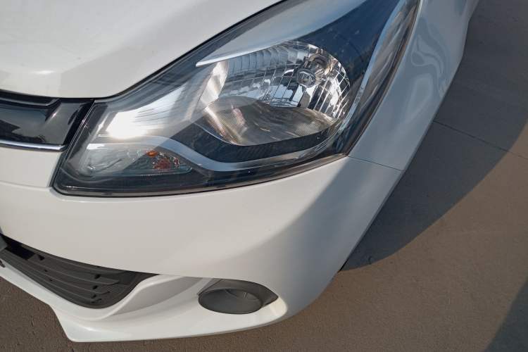 Used CHANGAN OSHAN Benni E-Star 2021 National Edition Xin Yue Version Lithium-Ion Battery Left Front Headlight