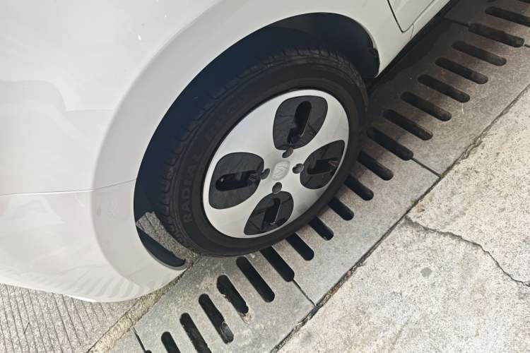 Used CHANGAN OSHAN Benni E-Star 2021 National Edition Xinyue Version (Fast-Charging Edition) Lithium NMC Left Front Wheel Hub