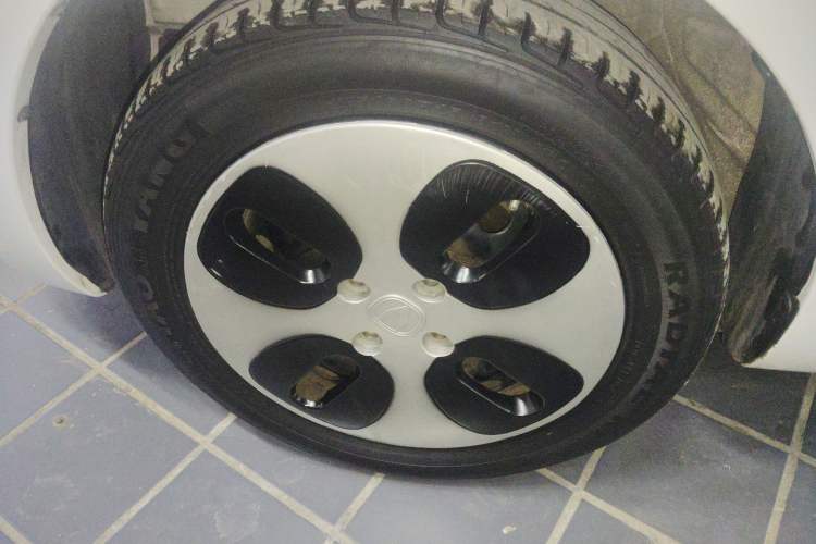 Used CHANGAN OSHAN Benni E-Star 2021 National Edition Xin Yue Version Lithium-Ion Battery Left Front Wheel Hub