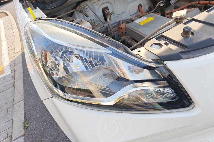 Used CHANGAN OSHAN Benni E-Star 2021 National Edition Xin Yue Version Lithium Iron Phosphate (31.86 kWh) Right Front Headlight