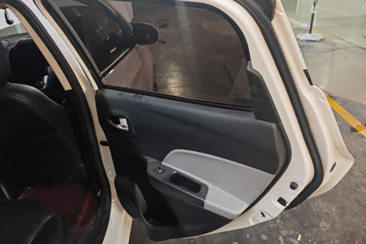 Used CHANGAN OSHAN Benni E-Star 2021 National Edition Xin Yue Version Lithium-Ion Battery Right Rear Door Interior