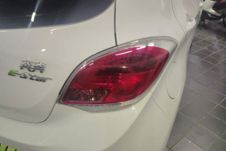 Used CHANGAN OSHAN Benni E-Star 2021 National Edition Xin Yue Version Lithium-Ion Battery Right Rear Taillight