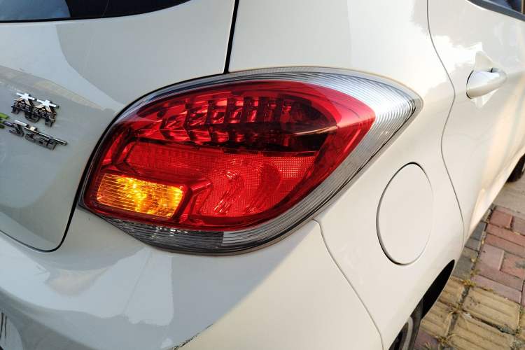 Used CHANGAN OSHAN Benni E-Star 2021 National Edition Xinyue Version (Fast-Charging Edition) Lithium NMC Right Rear Taillight